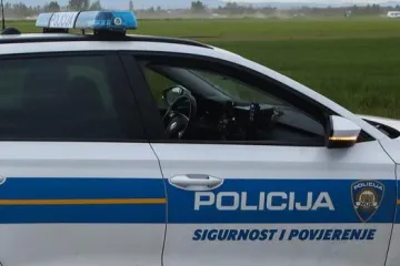Auto sletio s ceste, jedna osoba poginula