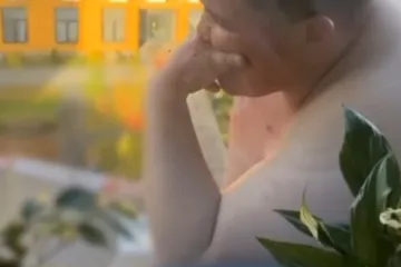Pijan je pao s devetog kata, susjedi ga zatekli kako zamišljeno promatra svijet s klima uređaja