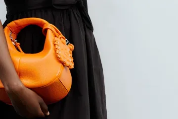 Nova IT torba ljeta: Ganni Mini Hobo osvaja sve trendseterice
