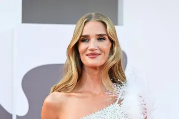 Od Rosie Huntington do Julie Roberts: Najbolja modna izdanja proteklih dana na crvenom tepihu