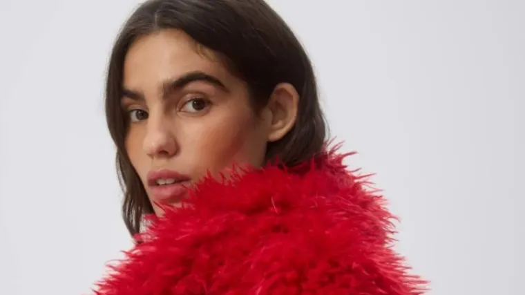 Prosinac je odjeven u crveno: Ovih 15 komada vrijedi imati u ormaru