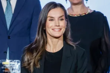 Kraljica Letizia ponovno briljira: Poslovna elegancija s modernim boemskim &scaron;tihom