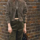 Od retro inspiracije do modernih krojeva: Hlače od samta dominiraju zimskim kolekcijama