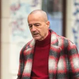 Crveno, karirano, nepogre&scaron;ivo: Outfit mu&scaron;karca sa &scaron;pice podigao je ljestvicu uličnog stila