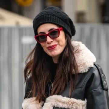 Retro chic na &scaron;pici: Pilotska jakna koja krade poglede i vraća nas u sedamdesete