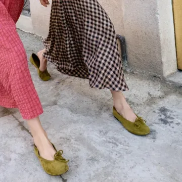 Balerinke u boji unose razigranost u modne kombinacije, a odu&scaron;evili su nas ovi modeli