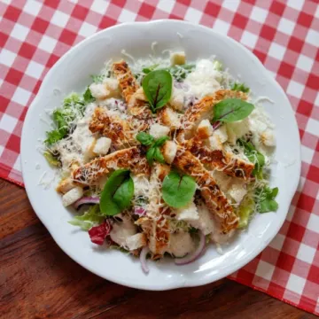 Recept za savr&scaron;enu Cezar salatu: Vi&scaron;e od običnog obroka