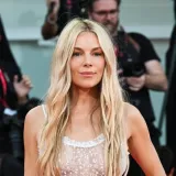 Sienna Miller otkrila 'sendvič' trik za besprijekoran ten koji traje cijeli dan
