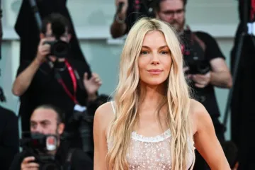 Sienna Miller otkrila 'sendvič' trik za besprijekoran ten koji traje cijeli dan