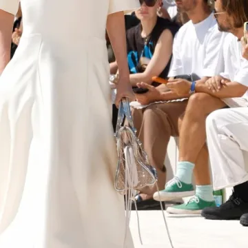 Balenciagina torba koju su obožavale Kate Moss i sestre Olsen ponovno je među najpoželjnijima