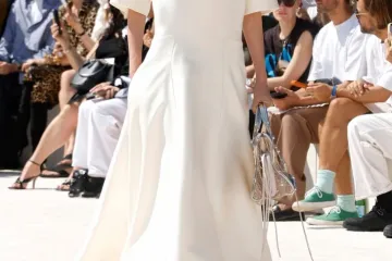 Balenciagina torba koju su obožavale Kate Moss i sestre Olsen ponovno je među najpoželjnijima