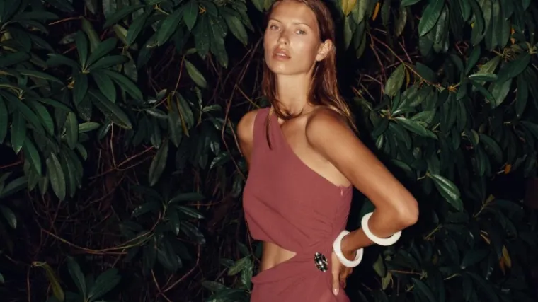 Haljine na jedno rame su opet IN i pravi chic komad