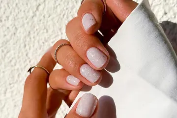 Kratki nokti nikad nisu bili privlačniji – minimalistički beauty trend koji obožavamo