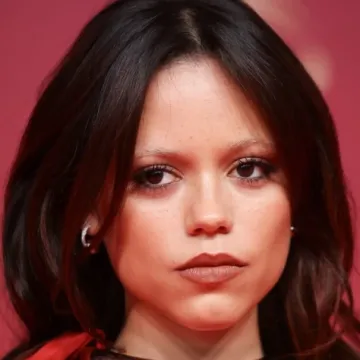 Vatrena elegancija Jenne Ortege: Crvenom Lanvin haljinom zatvorila Film festival u Marakešu