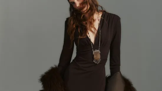 Smeđe haljine kao novi klasik: Elegantna alternativa crnoj