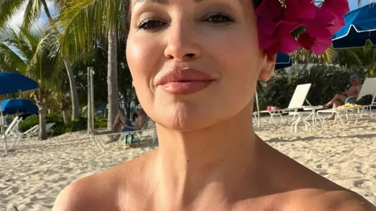 Nina Badrić pobjegla na Karibe: Zimsku bundu zamijenila zanimljivim kupaćim kostimom