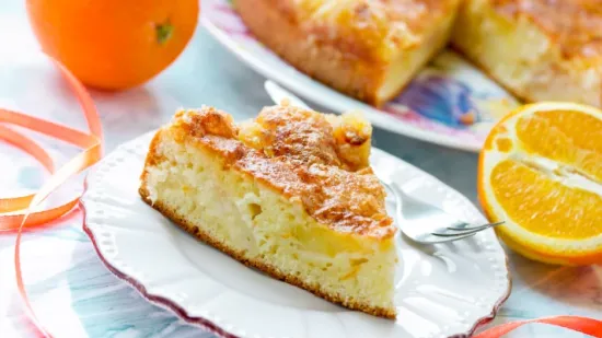 Sočno i jednostavno: Neodoljivi jogurt kolač s voćem