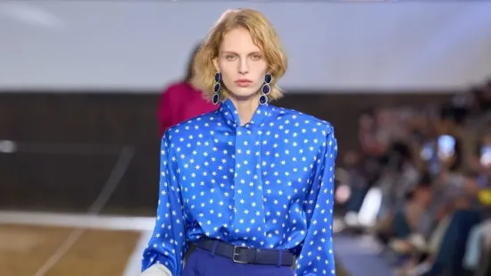 Stella McCartney u Parizu spojila klasične siluete i praktične komade