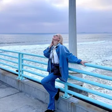 Kraljica jednostavnosti: Jelena Rozga kombinaciju nosivu svaki dan začinila chic detaljem