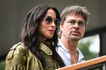Brad Pitt i Ines de Ramon u fokusu na Roland Garrosu, no zvijezda je kožna jakna
