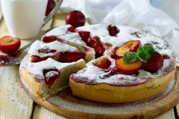 Recept za sočni kolač sa &scaron;ljivama i makom koji će vas jednostavno odu&scaron;eviti