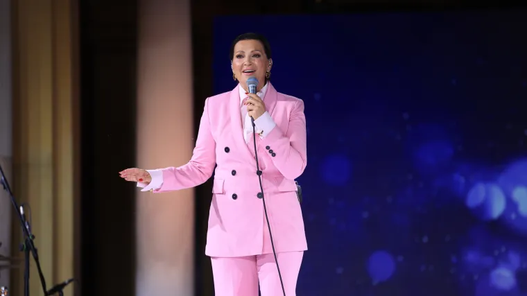 Kombinacija s kojom se ne može pogrije&scaron;iti: Nina Badrić u ružičastom odijelu