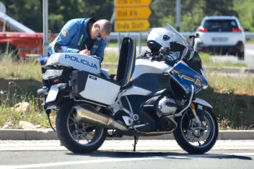 Sudar dva automobila kod Njivica, jedna osoba prevezena u riječki KBC