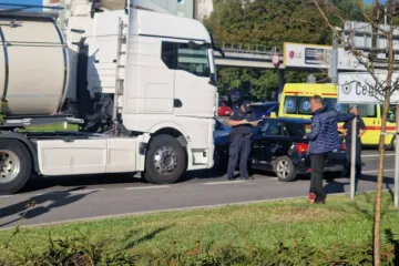 Prometna nesreća na križanju brze ceste i Smičilasove: Intervenirala Hitna, očevid u tijeku