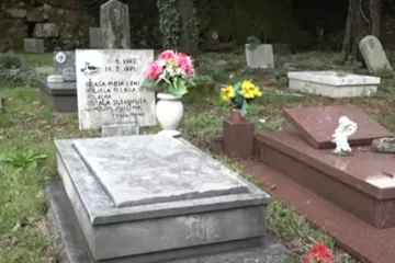 Ovih dana pojačano se posjećuje i groblje kućnih ljubimaca na Kozali: Pogledajte video