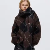 Detalji koji čine razliku: Šalovi, kape i torbe za savršen jesenski look