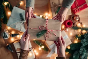 Genijalne ideje za zamatanje poklona: Trikovi za najljep&scaron;e darove ispod bora