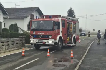 Požar na gospodarskoj zgradi, vatrogasci na terenu