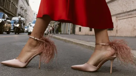 Savr&scaron;ene sandale i salonke za blagdanske kombinacije s posebnim &scaron;armom