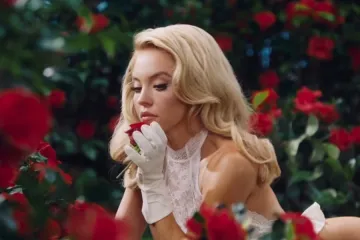 San svakog mu&scaron;karca: Sydney Sweeney radi kućanske poslove u zavodljivom donjem rublju