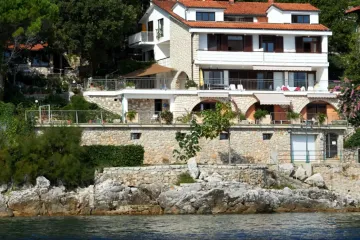 Poslovi u Rijeci i okolici: Vila nudi smje&scaron;taj, neto plaću do 1000 eura i brojne beneficije