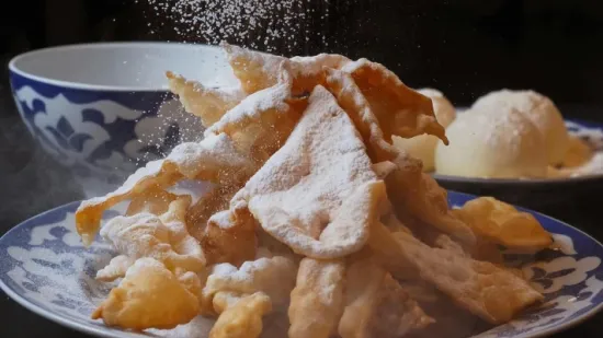 Dalmatinske kro&scaron;tule: Starinski recept za najhrskavije slatke zalogaje