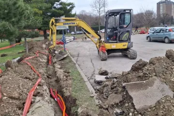 Postavlja se rasvjeta oko parkirali&scaron;ta Hotela Park, slijedi li i njegova obnova?