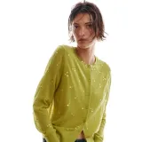 Kardigani su opet u fokusu: Ovog proljeća nosimo boje i uzorke