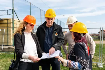 Gradonačelnik Mandić obi&scaron;ao radove na dogradnji O&Scaron; 'Mahično' i izgradnji nove sportske dvorane