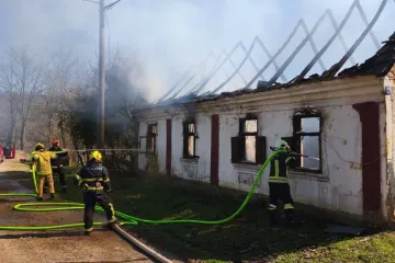 Zbog improvizirane dimovodne cijevi planula kuća
