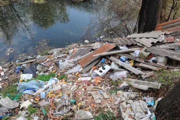 ILEGALNO ODLAGALI&Scaron;TE U PODTURNU Vi&scaron;e od 20 prikolica opasnog otpada uz Muru