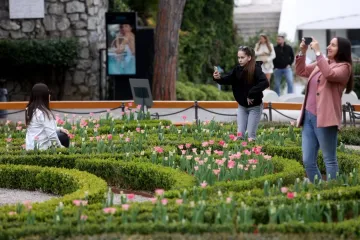 Opatija početkom proljeća zablistala u stotinama boja: Turisti odu&scaron;evljeni parkovima