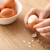 Želite znati kako skuhati jaja da ne popucaju? Ovo su provjerene metode