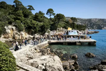 Svi su pohrlili na Lokrum, dan kao stvoren za uživanje u prirodi