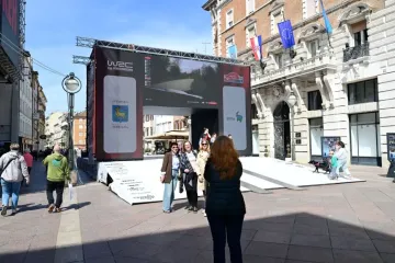 FOTO: Rijeka živi rally &ndash; Korzo ostaje sredi&scaron;te adrenalina i u odlučujućim trenucima