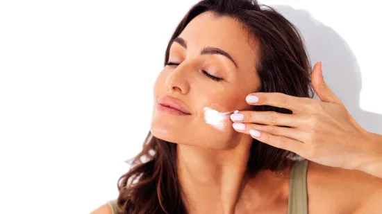 Kolagen u kozmetici: Može li zaista prodrijeti u kožu ili je sve samo marketin&scaron;ki trik?