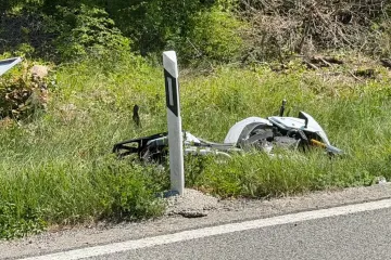 Dva motocikla zavr&scaron;ila u grmlju na Jadranskoj magistrali: drugi vozači pružali pomoć