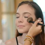 Manje je vi&scaron;e: Donosimo ideje i savjete kako se na&scaron;minkati za krizmu