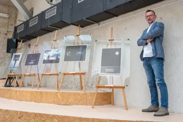 U Knjižnici Mirana Jarca u Novom Mestu u četvrtak otvorena izložba &ldquo;Naslovnice&rdquo; karlovačkog fotografa Marinka Polovića