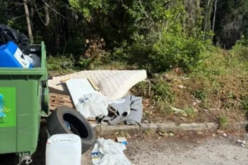 Opet isti prizori u Lapadu: Uz kontejnere osvanuli madrac, &scaron;ut i zahodska &scaron;koljka